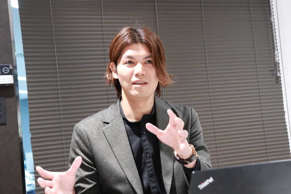 飯田氏インタビュー風景2